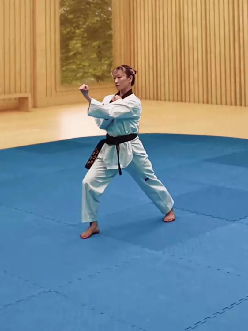 Danggyeo-teok-jireugi, Pulling Uppercut