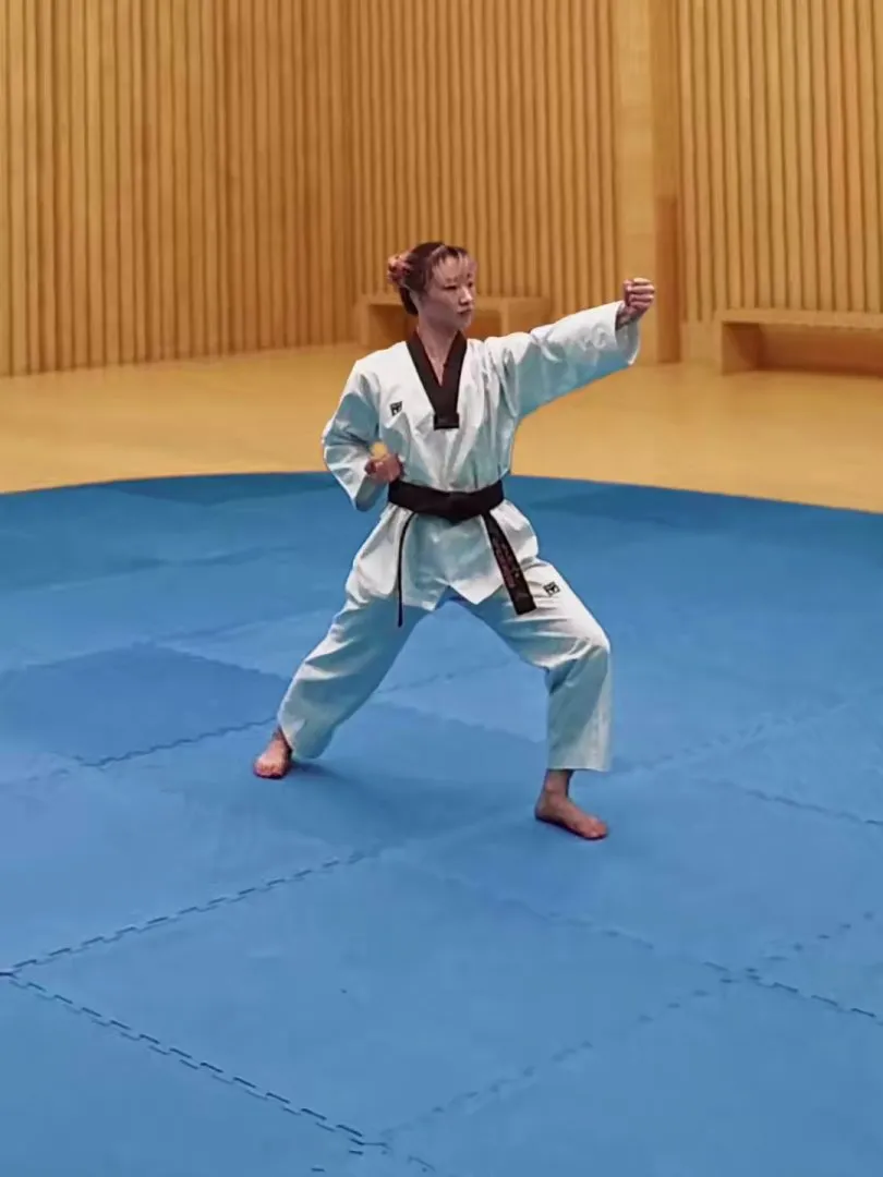 Deungjumeok-bakkat-chigi, Outward Backfist Strike