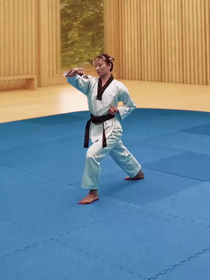 Dollyeo-jireugi, Turning Punch