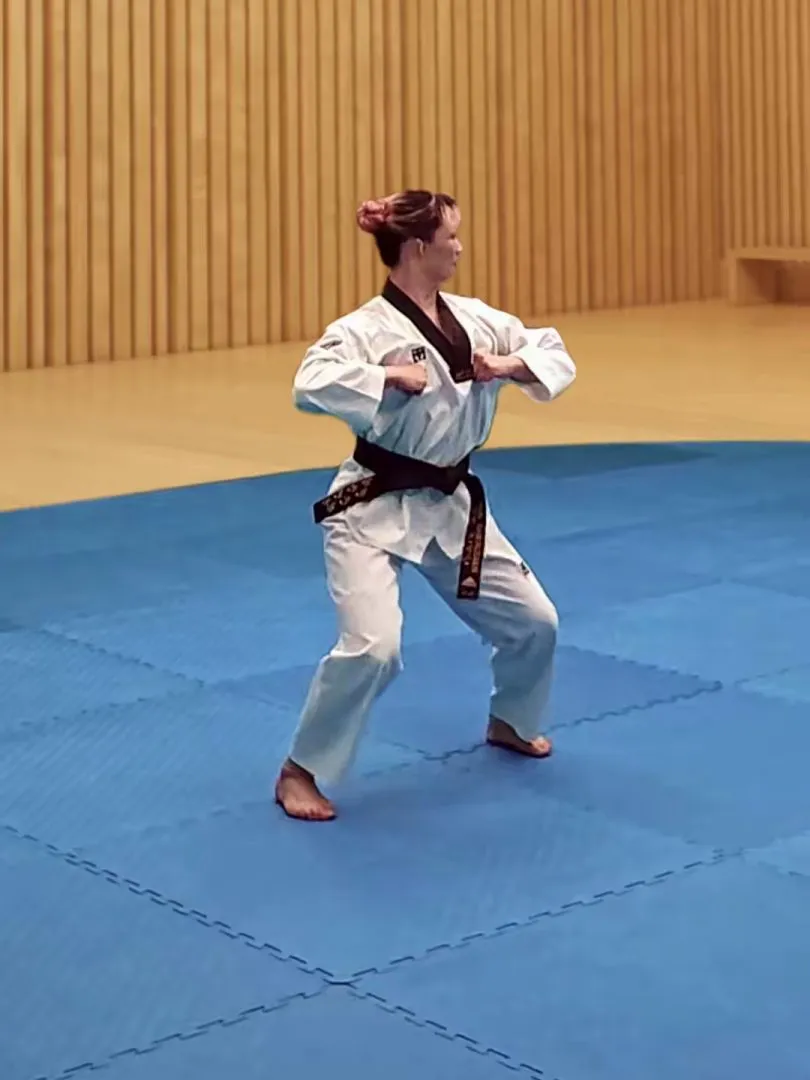 Du-palgup-yeop-chigi, Double Elbow Side Strike