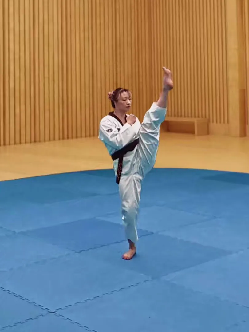 Dubaldangseong-chagi, Flying Kick
