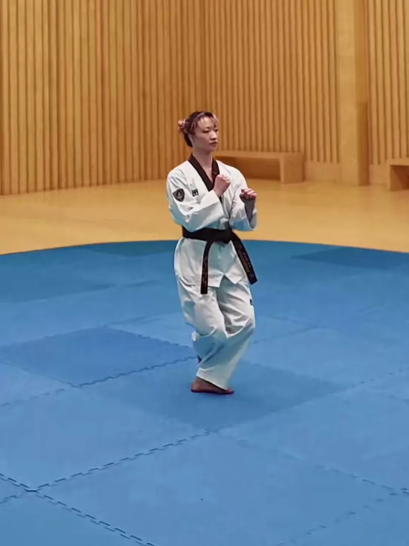 Dwi-kkoa-seogi, Rear Cross Stance