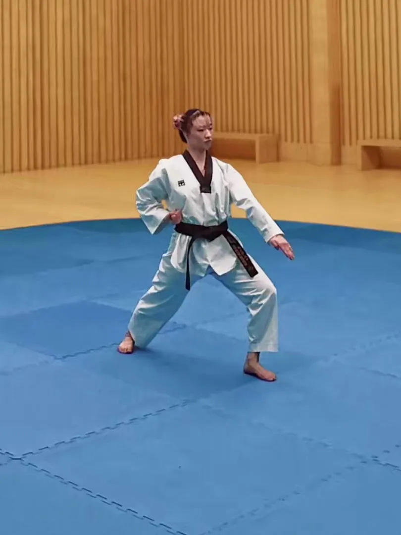 Hansonnal-arae-makgi, Knifehand Low Block