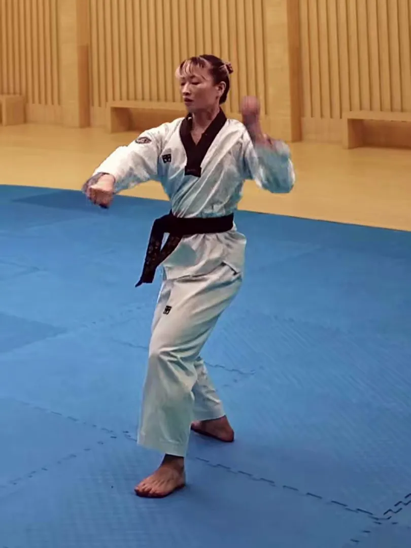 Hwidulleo-makgi, Swinging Block