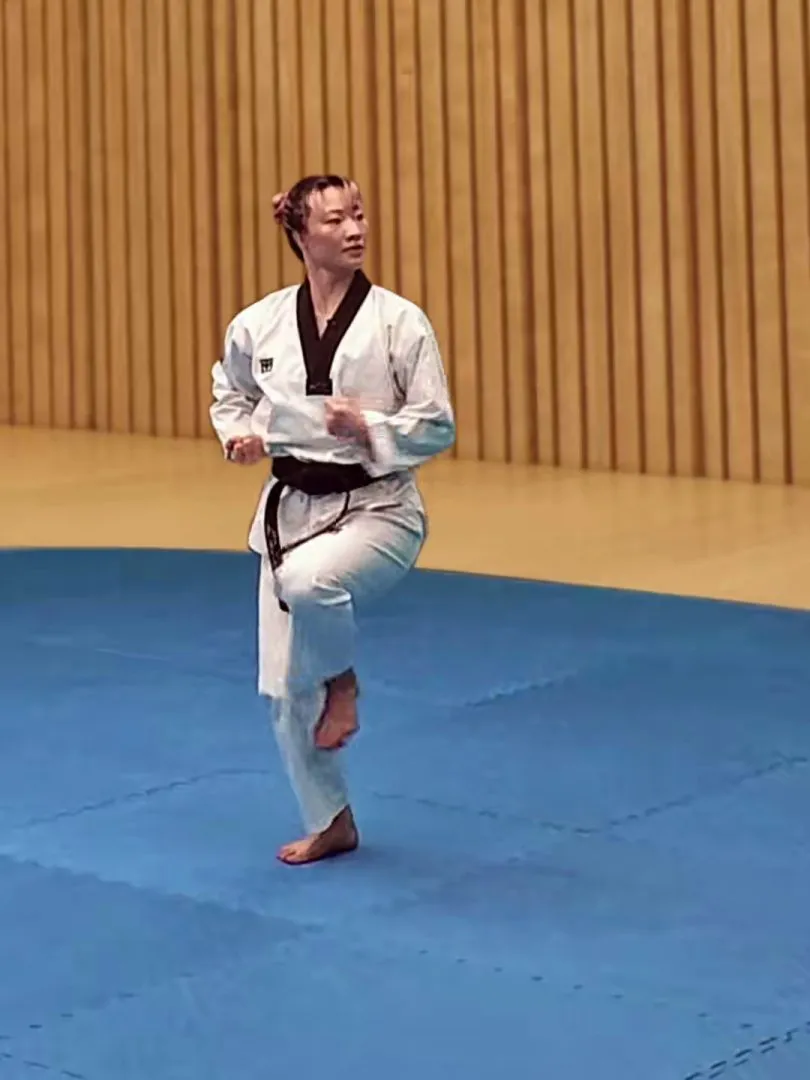 Jageun-doljjeogwi, Small Hinge