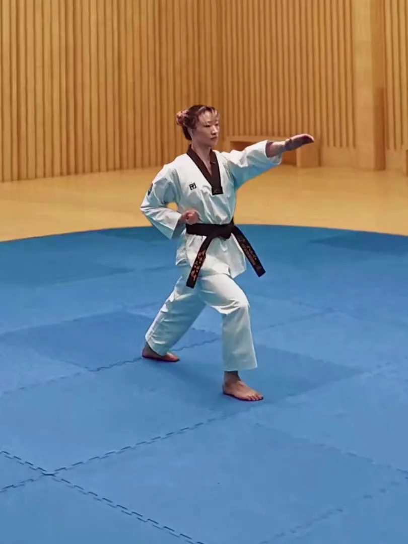 Kaljaebi, Arc-Hand Strike