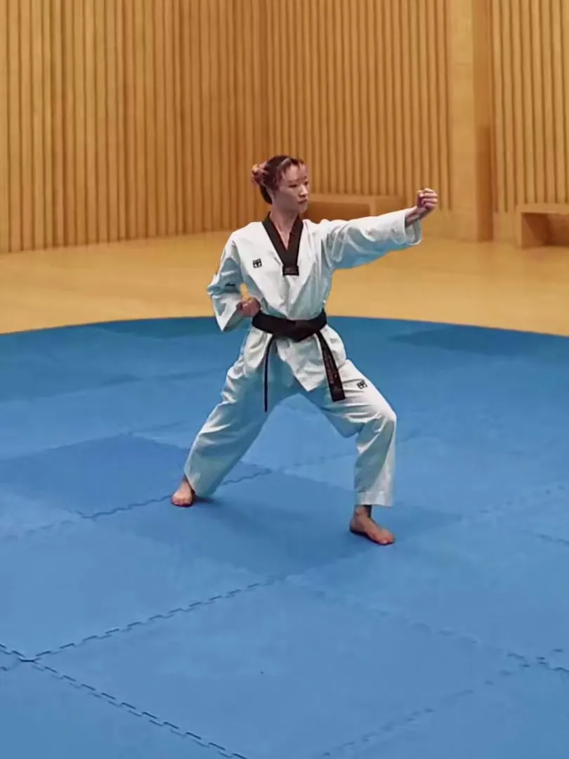 Mejumeok-naeryeo-chigi, Hammerfist Downward Strike