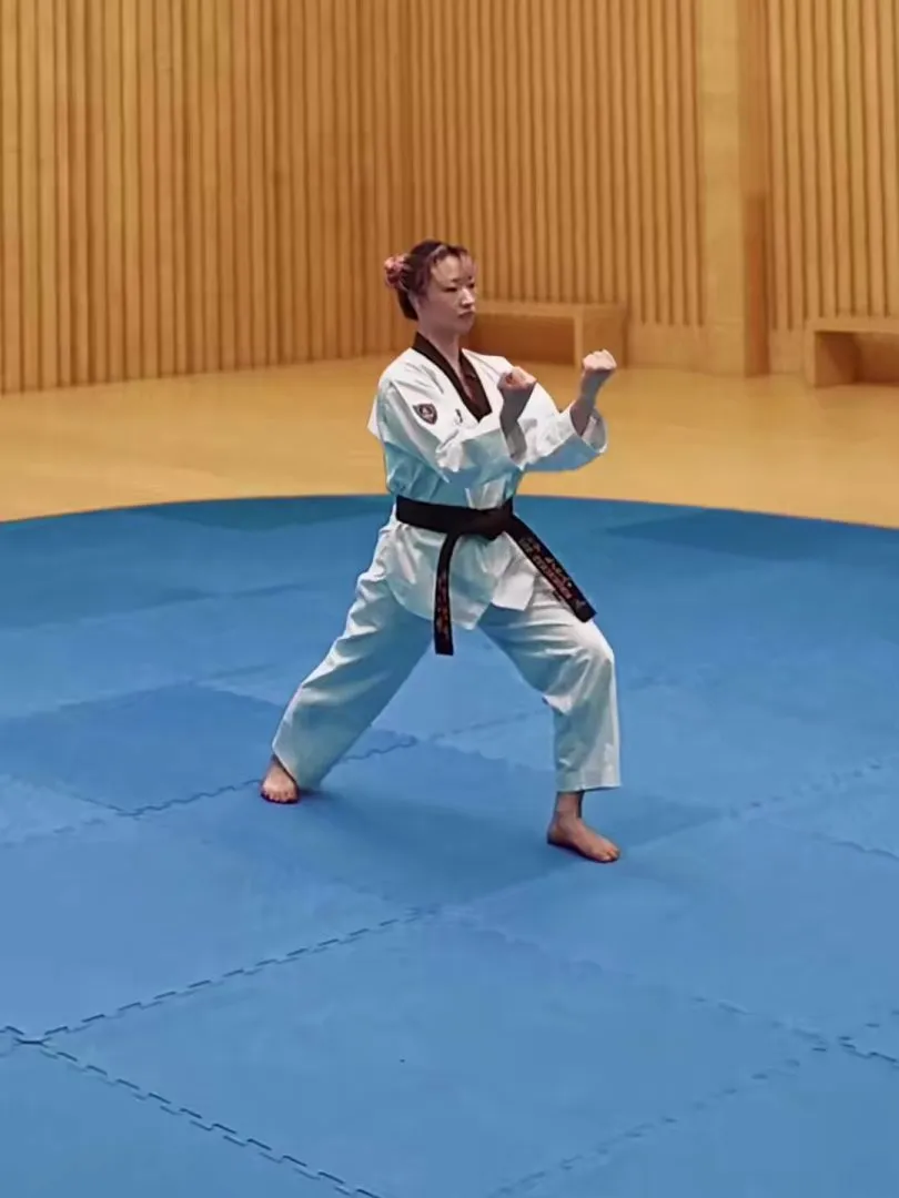 Momtong-an-palmok-hecheo-makgi, Inner Forearm Opening Block