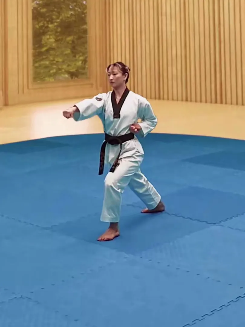 Momtong-jireugi, Middle Punch