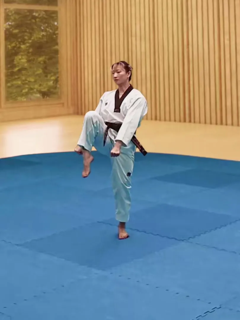 Mureup-chigi, Knee Strike