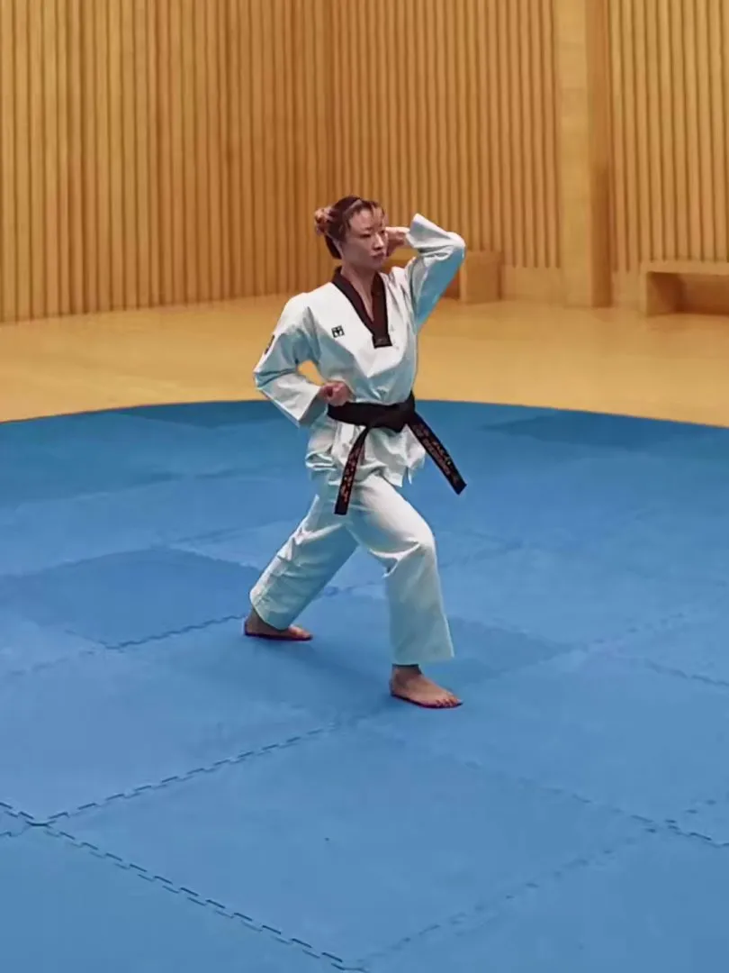Palgup-ollyeo-chigi, Elbow Uppercut