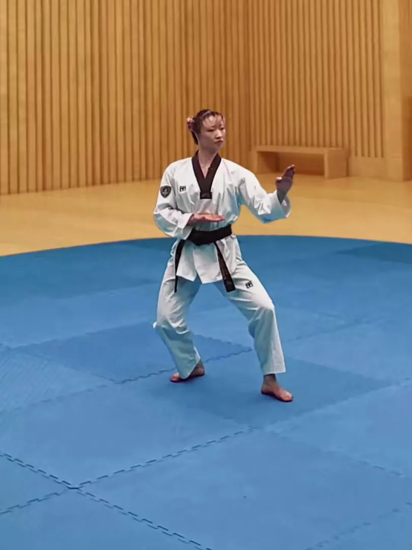 Sonnal-momtong-makgi, Double Knifehand Block