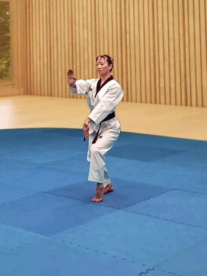 Taesan-milgi, Mountain Pushing Posture