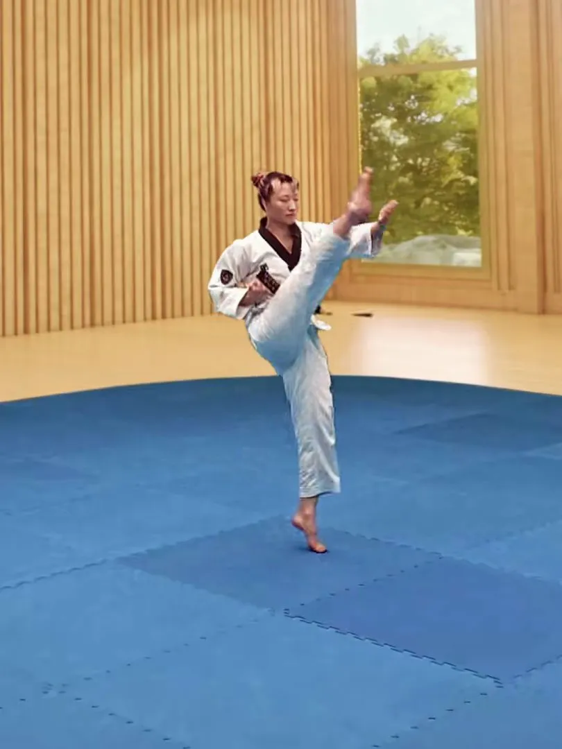 Ttwieo-pyojeok-chagi, Jumping Target Kick
