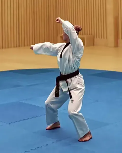 Keumgang-yeop-jireugi, Diamond Side Punch