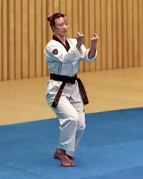 Sosum-jireugi, Double Knuckle Uppercut