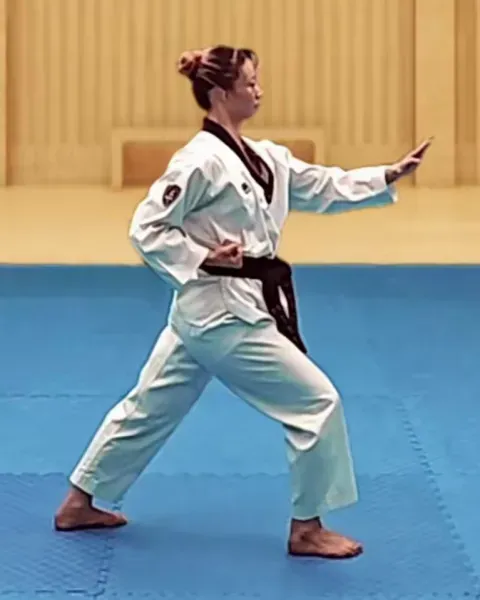 Sonnal-biteureo-makgi, Knifehand Twist Block