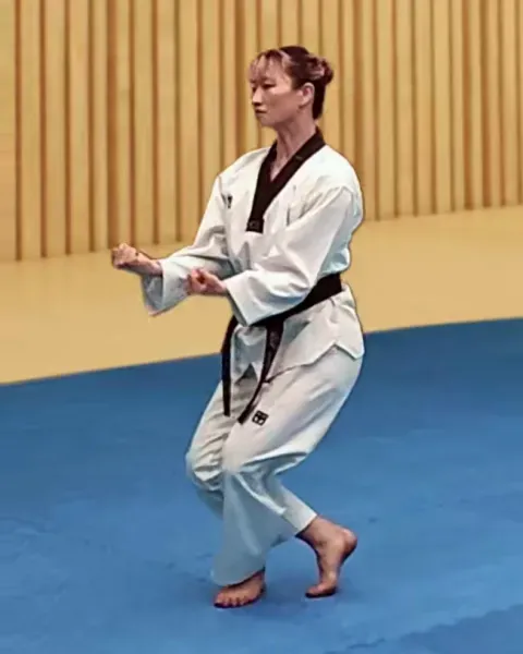 Jeocheo-jireugi, Double Uppercut