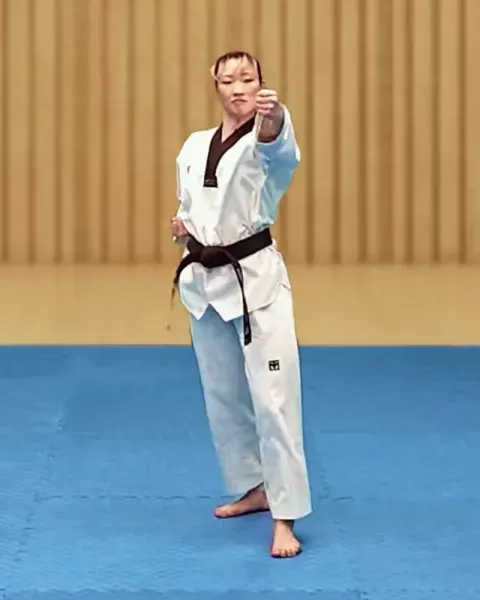 Deungjumeok-bakkat-chigi, Outward Backfist Strike