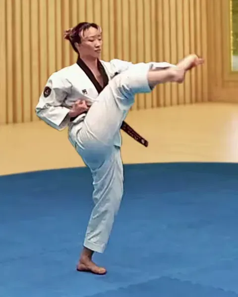 Pyojeok-chagi, Target Crescent Kick
