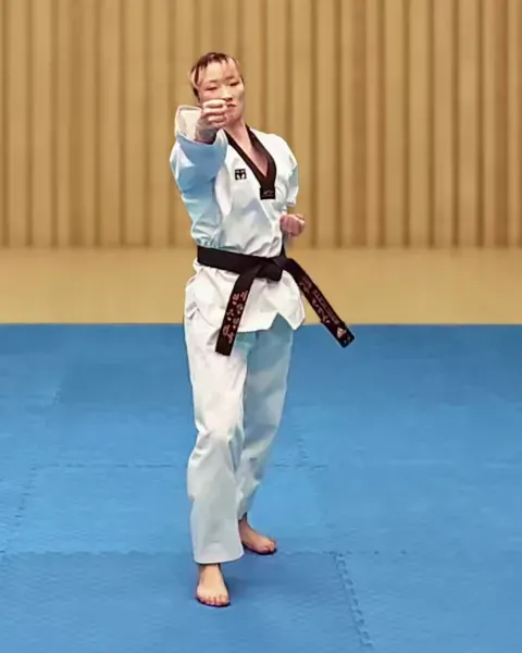Deungjumeok-bakkat-chigi, Outward Backfist Strike