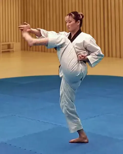 Pyojeok-chagi, Target Crescent Kick