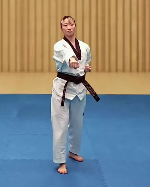 Momtong-jireugi, Middle Punch