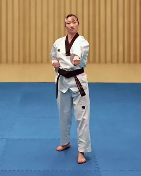 Momtong-jireugi, Middle Punch