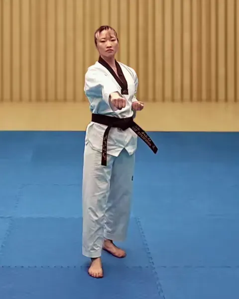 Momtong-jireugi, Middle Punch