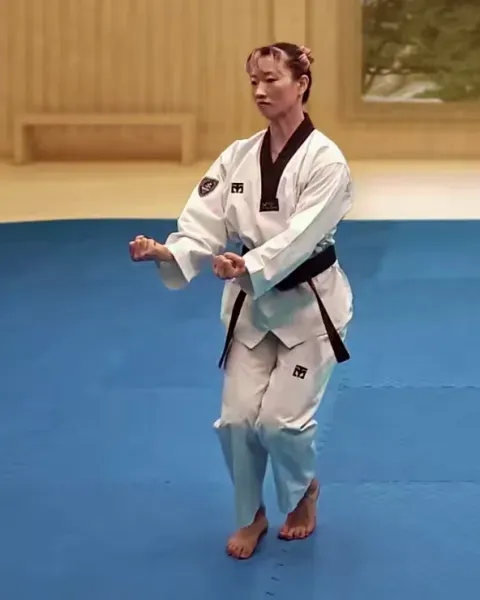 Jeocheo-jireugi, Double Uppercut
