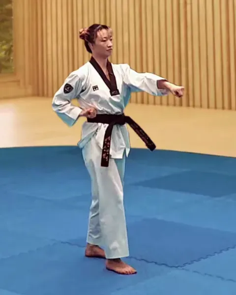 Momtong-jireugi, Middle Punch