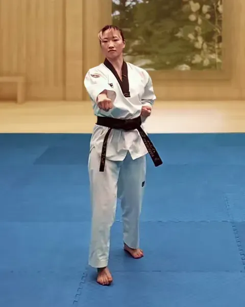 Momtong-jireugi, Middle Punch