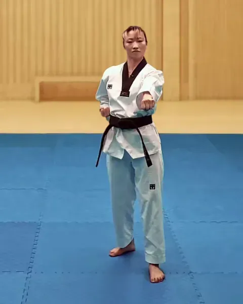 Momtong-jireugi, Middle Punch