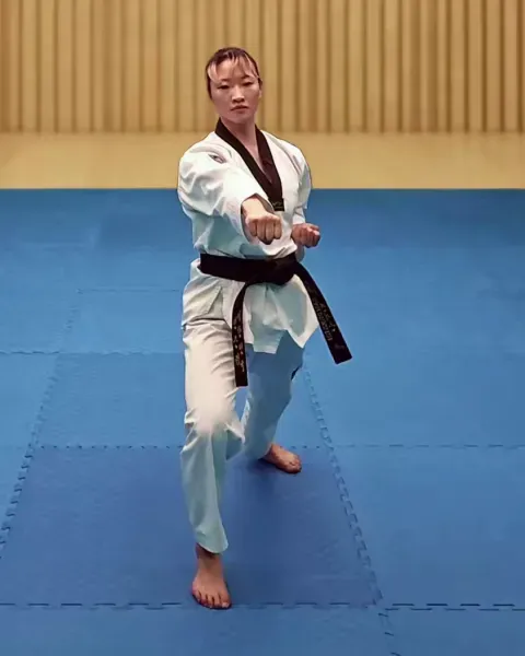 Momtong-jireugi, Middle Punch