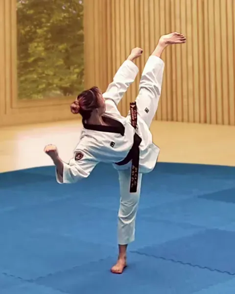 Oesanteul-yeop-chagi, Side Kick + Single Mountain Block (slow, simultaneous)