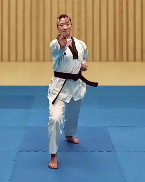 Batangson-teok-chigi, Palmheel Jaw Strike