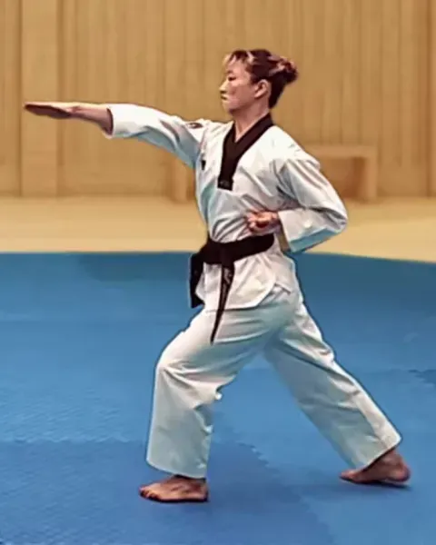 Ageumson-ap-chigi, Arc-Hand Strike to Neck