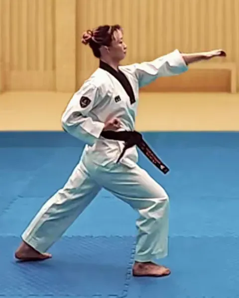 Ageumson-ap-chigi, Arc-Hand Strike to Neck