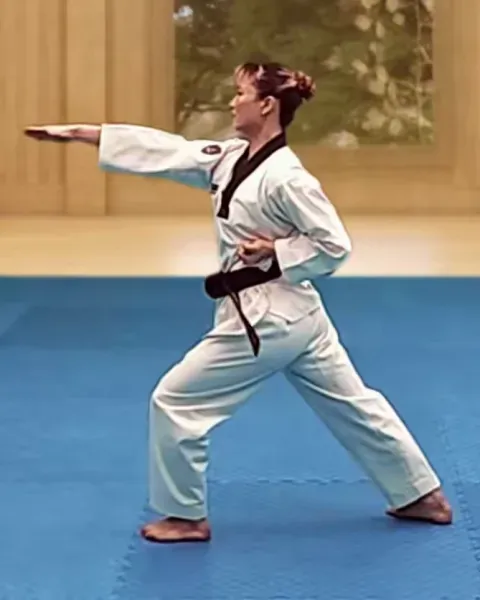 Ageumson-ap-chigi, Arc-Hand Strike to Neck
