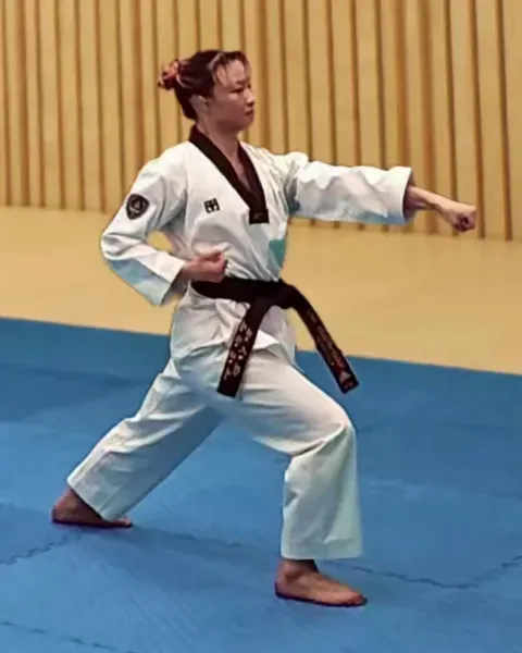 Momtong-jireugi, Middle Punch