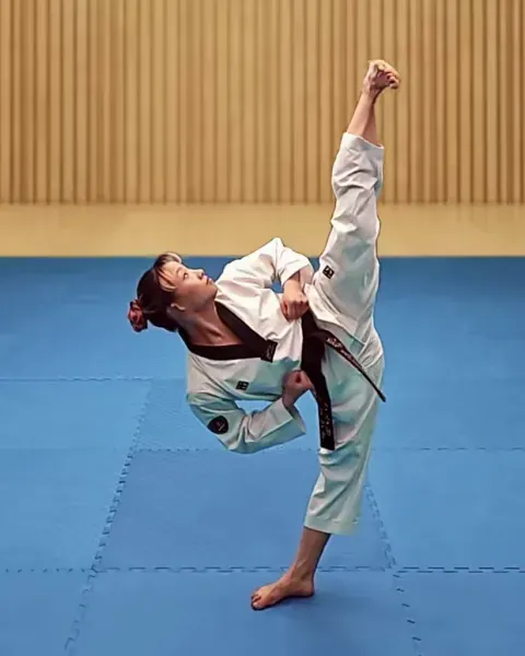 Geodeup-yeop-chagi, Double Side Kick (low, then high)
