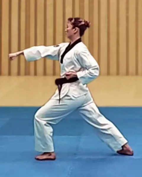 Momtong-jireugi, Middle Punch