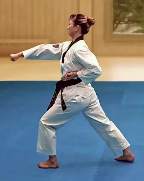 Momtong-jireugi, Middle Punch