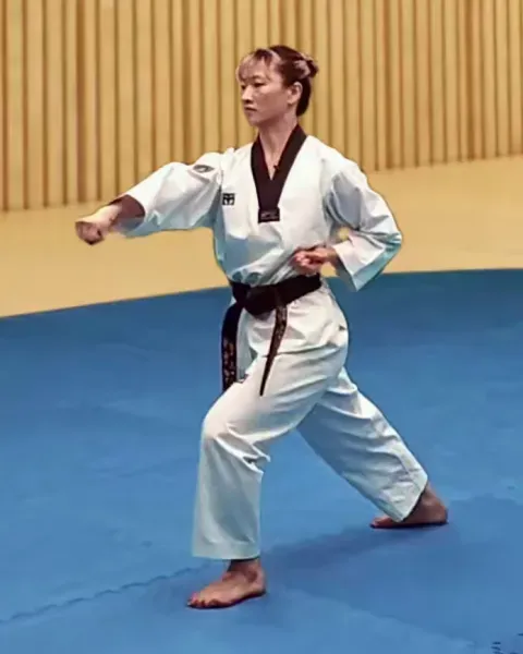 Momtong-jireugi, Middle Punch