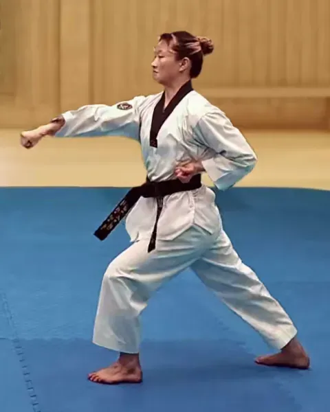 Momtong-jireugi, Middle Punch
