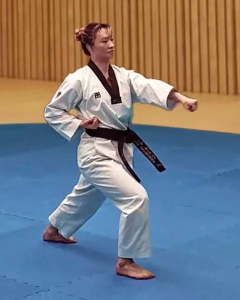 Momtong-jireugi, Middle Punch
