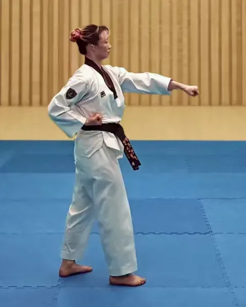 Momtong-jireugi, Middle Punch