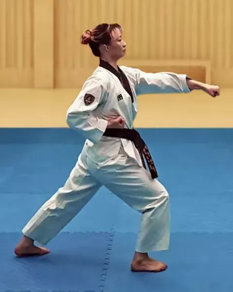 Momtong-jireugi, Middle Punch