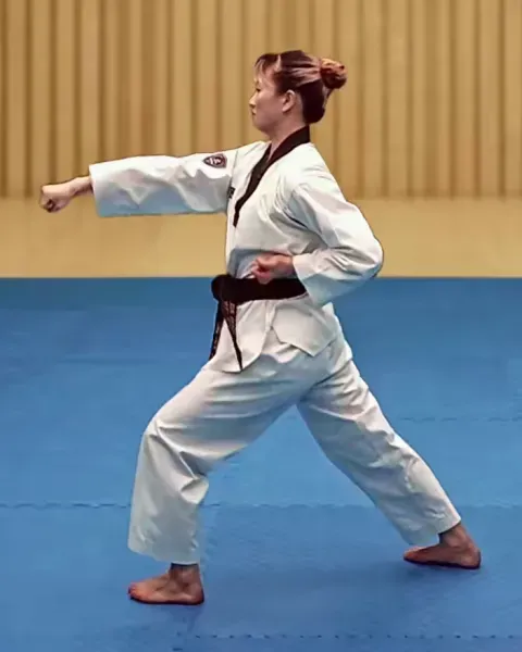 Momtong-jireugi, Middle Punch