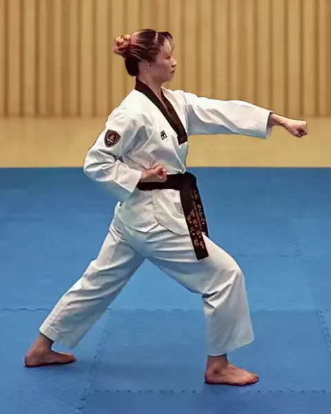 Momtong-jireugi, Middle Punch